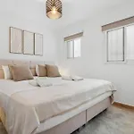 Vivi Homes - Montesol - Terrace - Jacuzzi - Sea View 아파트