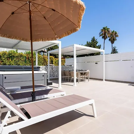 Vivi Homes - Montesol - Terrace - Jacuzzi - Sea View 아파트 *